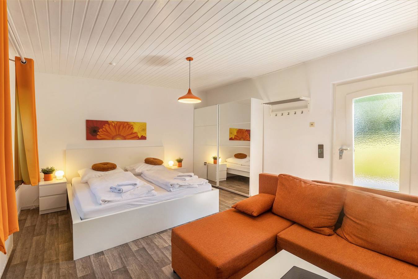 Ferienhaus Orange mit eigener Terrasse und Wlan in Niedenstein, Schwalm-Eder-Kreis
