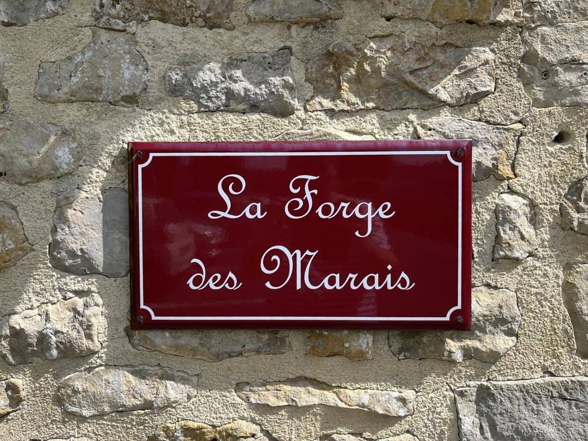 Double Room with Private Bathroom in Trévières, Région de Bayeux