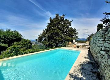 Gîte pour 8 personnes, avec piscine ainsi que terrasse et jardin à Saignon