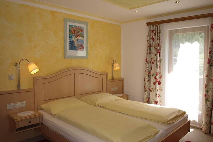 Ferienhaus für 2 Personen, mit Balkon und Garten sowie Pool und Sauna