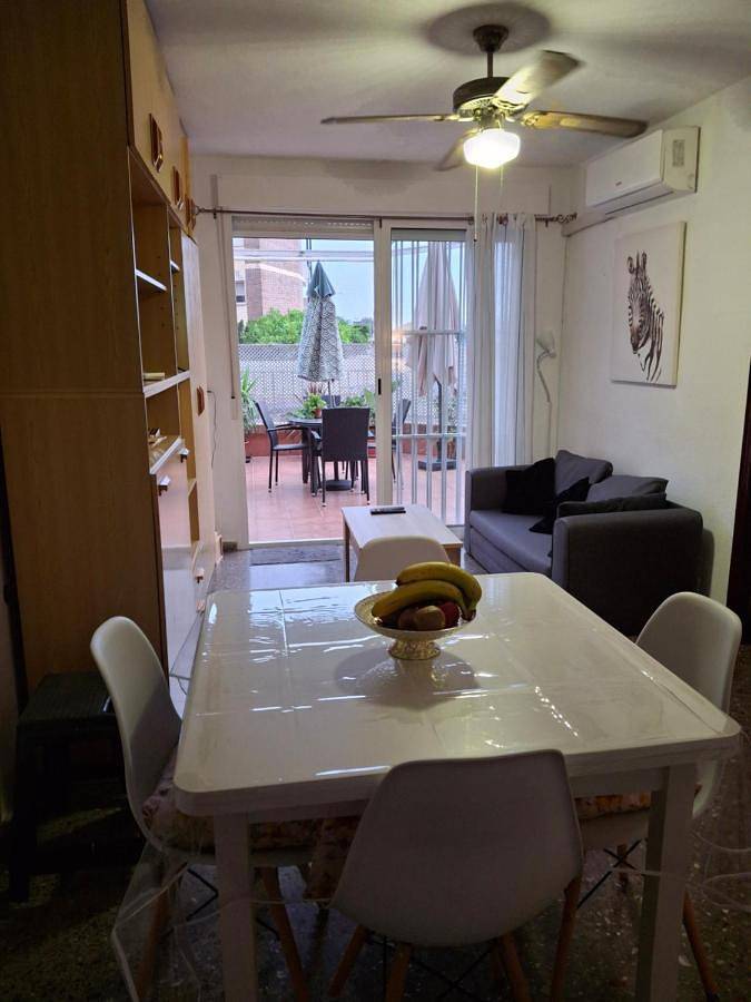 Appartement de vacances pour 2 personnes, avec piscine ainsi que terrasse et jardin, animaux acceptés