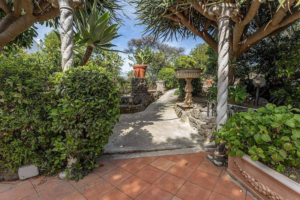 Right in the center of Ischia, the ideal villa for comfortable exclusive vacations in Ischia Porto, Ischia Cuidad