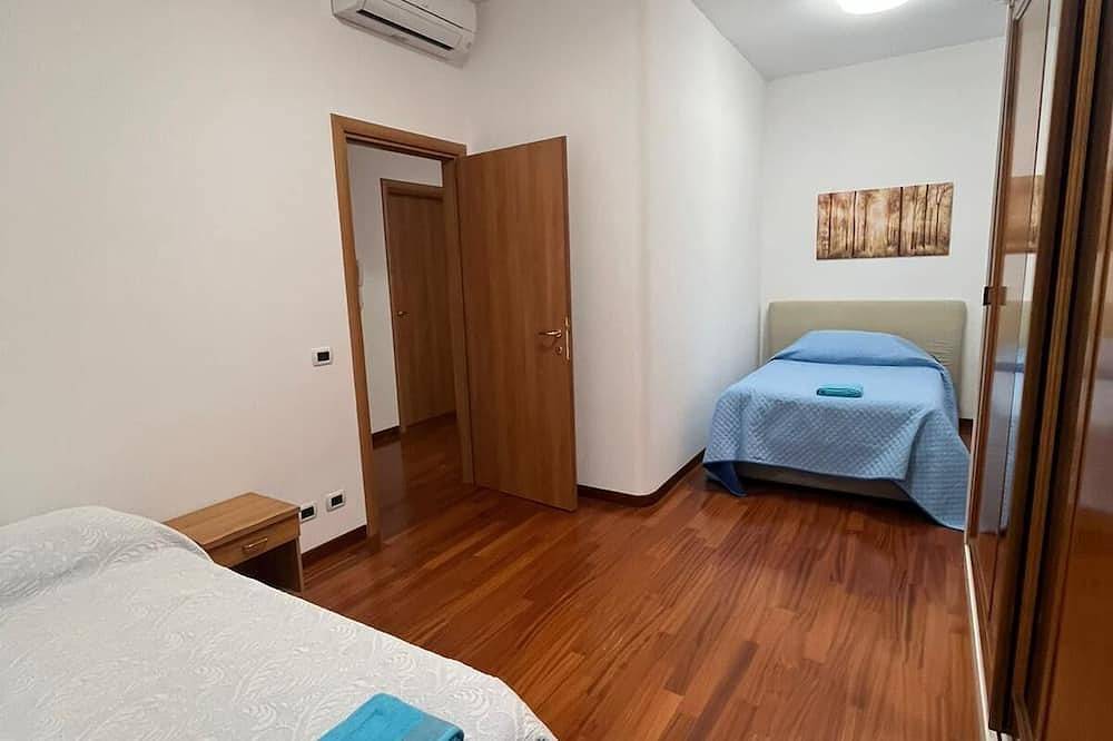 Spaziosa casa vicino al centro con giardino, forno a pizza, parcheggio privato in Sabaudia, Agro Pontino