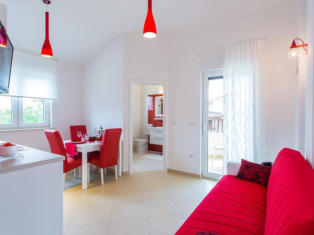 Ganze Wohnung, Neue und moderne voll ausgestattete Wohnung in einer Villa mit Pool in der Nähe von Porec, alle Zimmer klimatisiert in Nova Vas, Porec und Umgebung