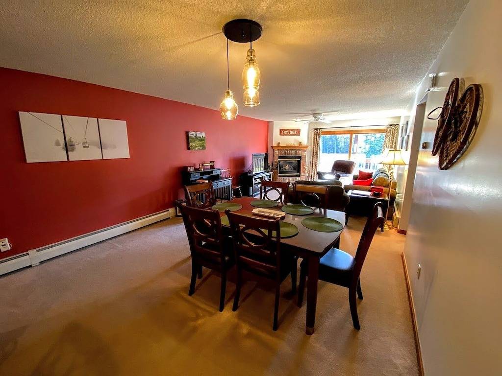 Ganze Wohnung, S4 Ski Slope Views! Bretton Woods condo with easy access to Mt Washington, Skiing, Dog Friendly! in Bretton Woods, Carroll