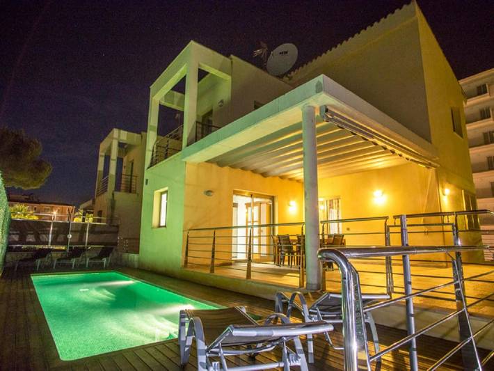 Villa für 6 Personen, mit Terrasse und Pool in Playa de Muro