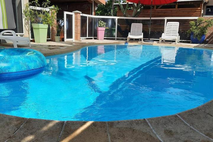 Location de vacances pour 4 personnes, avec piscine et jardin dans Grands-Bois - 2