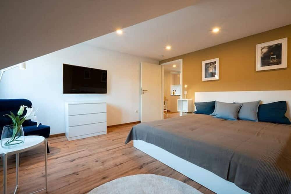 Ganze Wohnung, Zentrales 70-qm-Dach-Apartment (Nr. 8) für 4 Pers. in Saarbrücken, Saarbrücken & Umgebung
