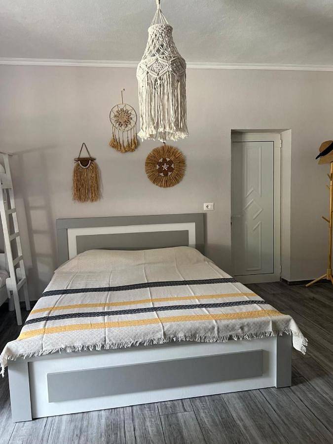 Location de vacances pour 4 personnes, avec balcon et jardin, animaux acceptés dans Borsh - 2