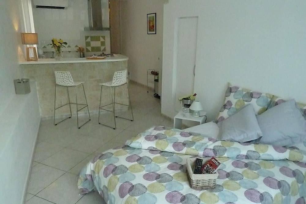 Apartamento entero, Estudio con aire acondicionado en la planta baja, en el histórico Mèze, Bassin de Thau in Mèze, Côte d'Améthyste