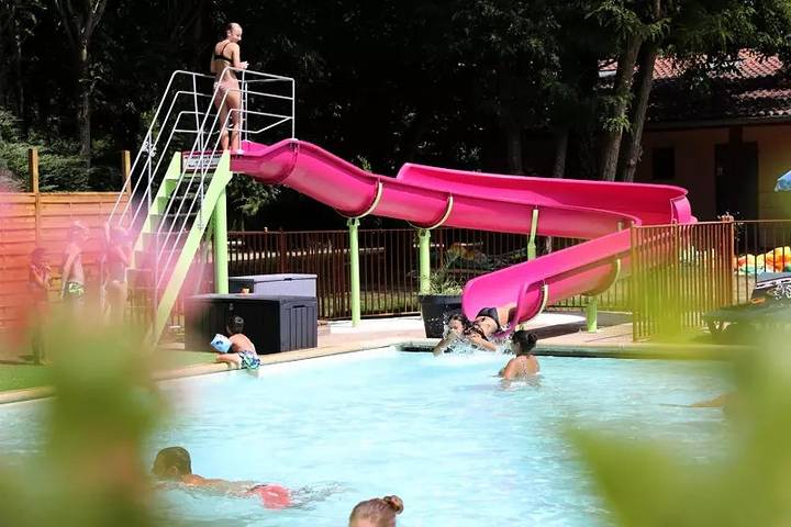 Mobil home pour 4 personnes, avec Terrasse ainsi que Piscine et Sauna à Dalou