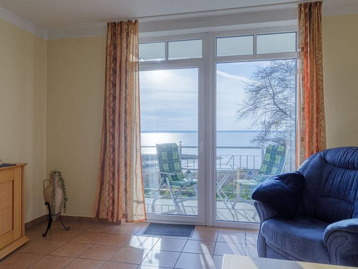 Ferienwohnung für 2 Personen, mit Balkon und Seeblick sowie Balkon/Terrasse, mit Haustier in Waren (Müritz)