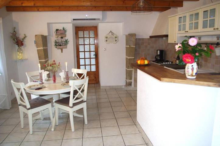 Location de vacances pour 4 personnes, avec Jacuzzi ainsi que Terrasse et Jardin à Cast - 2