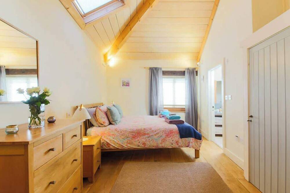 Stunning Old Carthouse with seaview in Cornwall