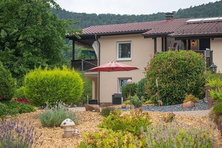 Ferienwohnung für 2 Personen, mit Terrasse und Garten in Nothweiler