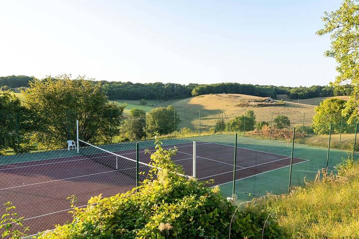Gîte pour 4 personnes, avec piscine ainsi que jardin et terrasse à Juignac