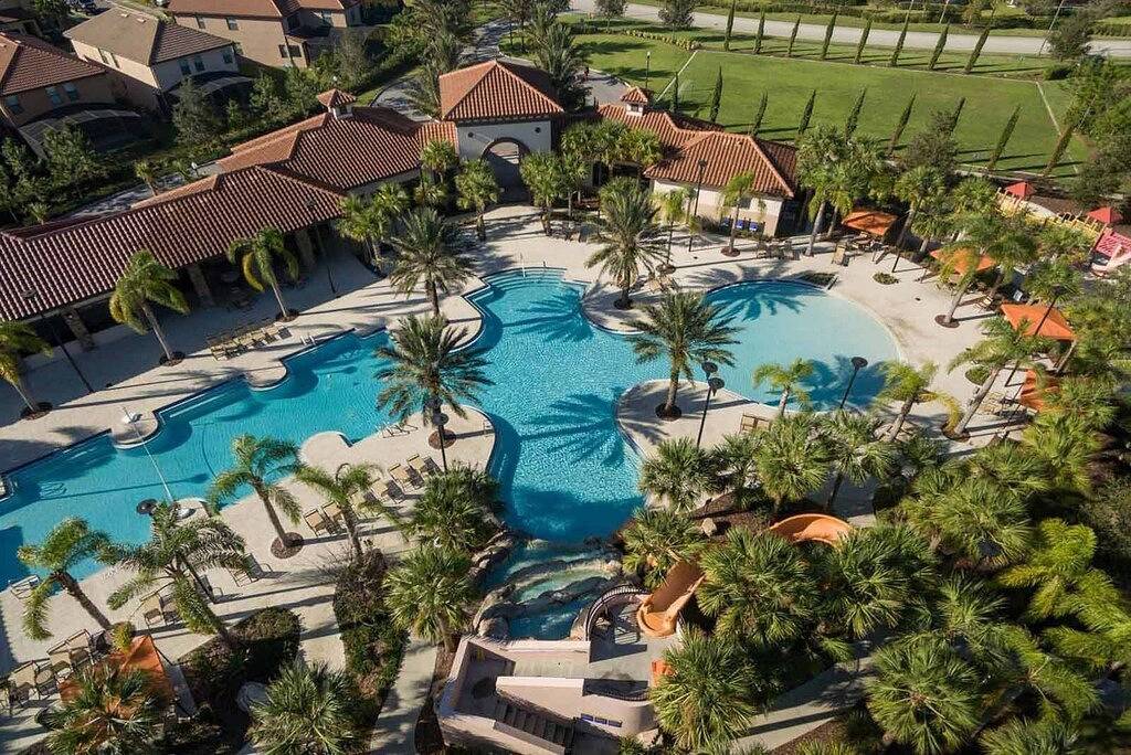 Chic Villa w Arcade, Theater, Game Loft, Spa Pool, Huge Office Space, Near Parks in Central Florida