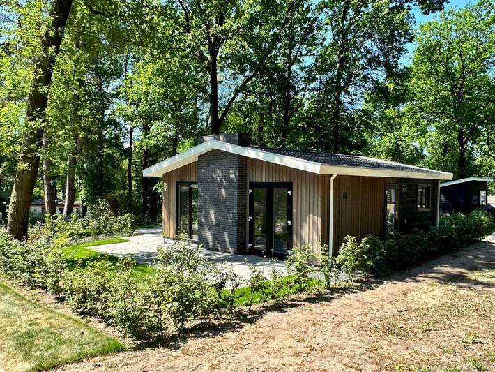 Blokhut voor 4 personen, with Terras and Tuin as well as Zwembad in Hoenderloo