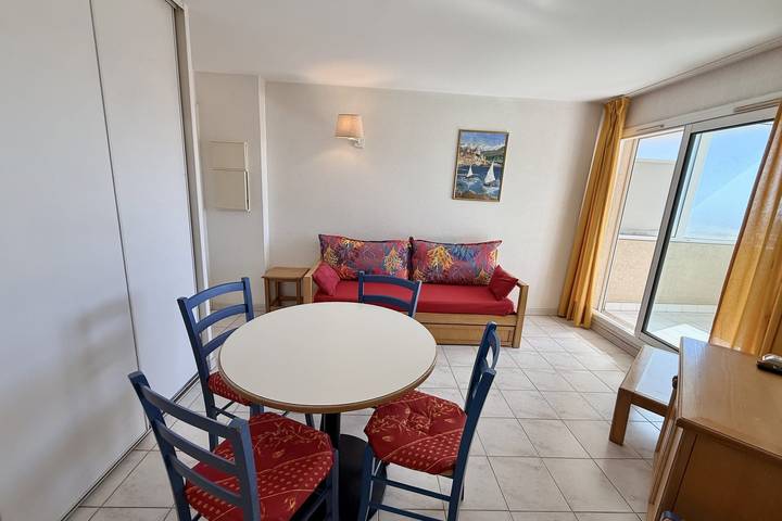 Gîte pour 2 personnes, avec piscine et terrasse, adapté aux familles dans Golfe-Juan - 4