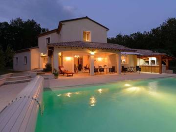 Cottage pour 6 personnes, avec terrasse et piscine, animaux acceptés à Beaumont-du-Périgord