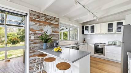 Holiday Home for 8 People in Anglesea, Surf Coast Shire, Photo 4