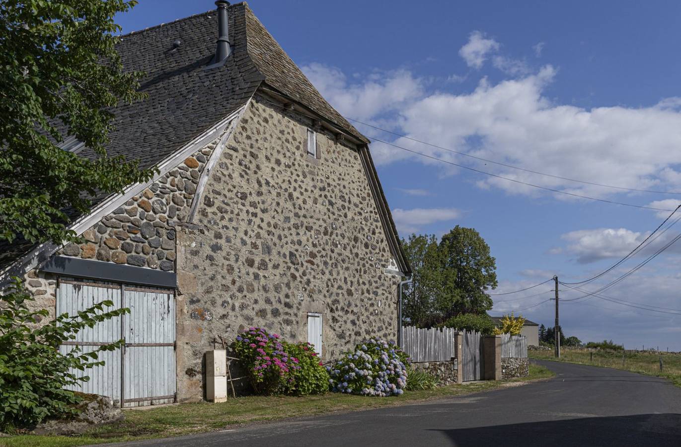 La Petite Escale du Pouget - Chambre la Grise in Pailherols, Région d'Aurillac