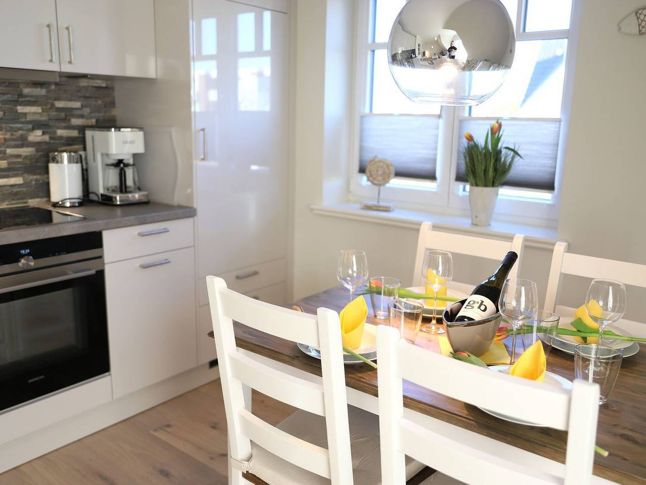 Ganze Wohnung, Hochwertige Obergeschosswohnung in Westerland mit Süd-Balkon in Westerland, Sylt (Gemeinde)