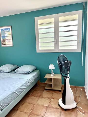Gîte pour 4 personnes, avec terrasse et jardin à Saint-Esprit (homonymie)