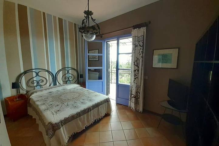 Herrliche Villa am Strand, umgeben von dem ruhigen Pinienwald von Andora in Andora, Riviera di Ponente