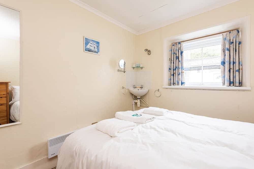 Old Coastguard Cottage, uninterrupted sea views in Downderry, Cornwall
