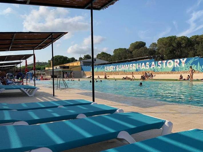 Camping pour 4 personnes, avec bassin pour enfant dans Catalogne