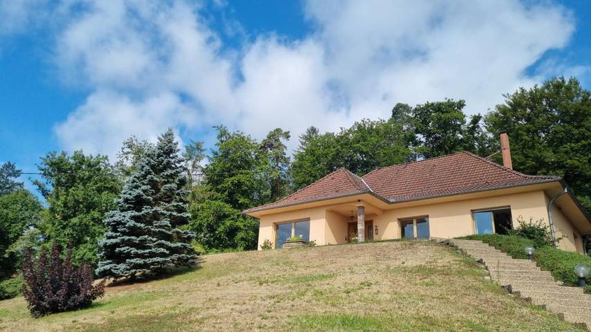 Location de vacances pour 8 personnes, avec Terrasse ainsi que Jardin et Vue à Wingen-sur-Moder