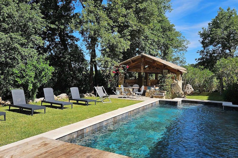 Ruim vredig landhuis 5min Uzès in Saint-Victor-des-Oules, Nimes en omgeving