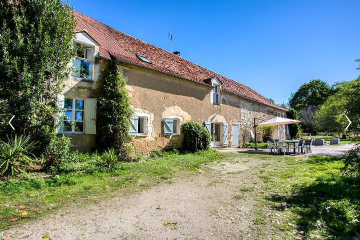 Gîte pour 10 personnes, avec piscine ainsi que terrasse et jardin