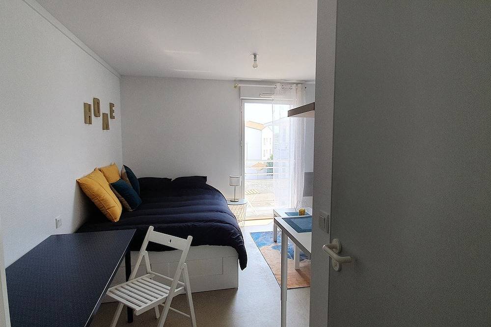Ganze Wohnung, Quiet studio 2 steps from the old port and station with balcony in La Rochelle, La Rochelle und Umgebung