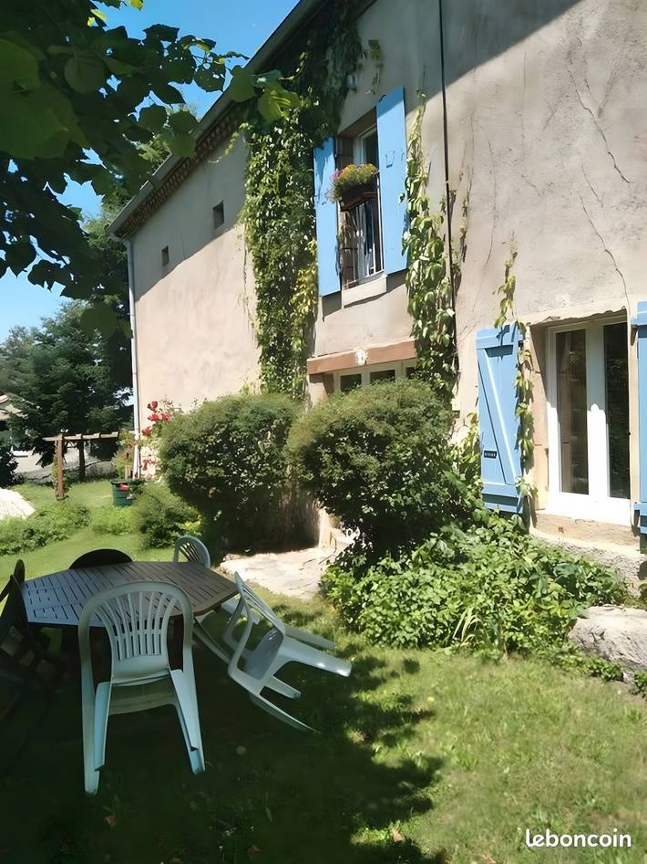 Location de vacances pour 8 personnes, avec jardin, animaux acceptés en Ardèche