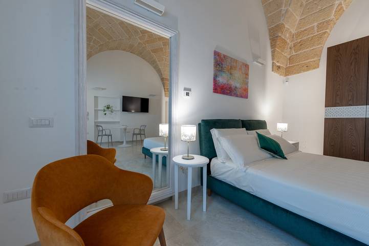 Geheel appartement, Appartement "De Geheime Deur 10" met Privé Terras & Wifi in Cellino San Marco, Salento