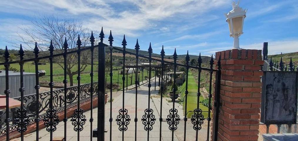 Chalet para 16 personas, con terraza y piscina además de jardín y vistas en Campo de Calatrava - 3