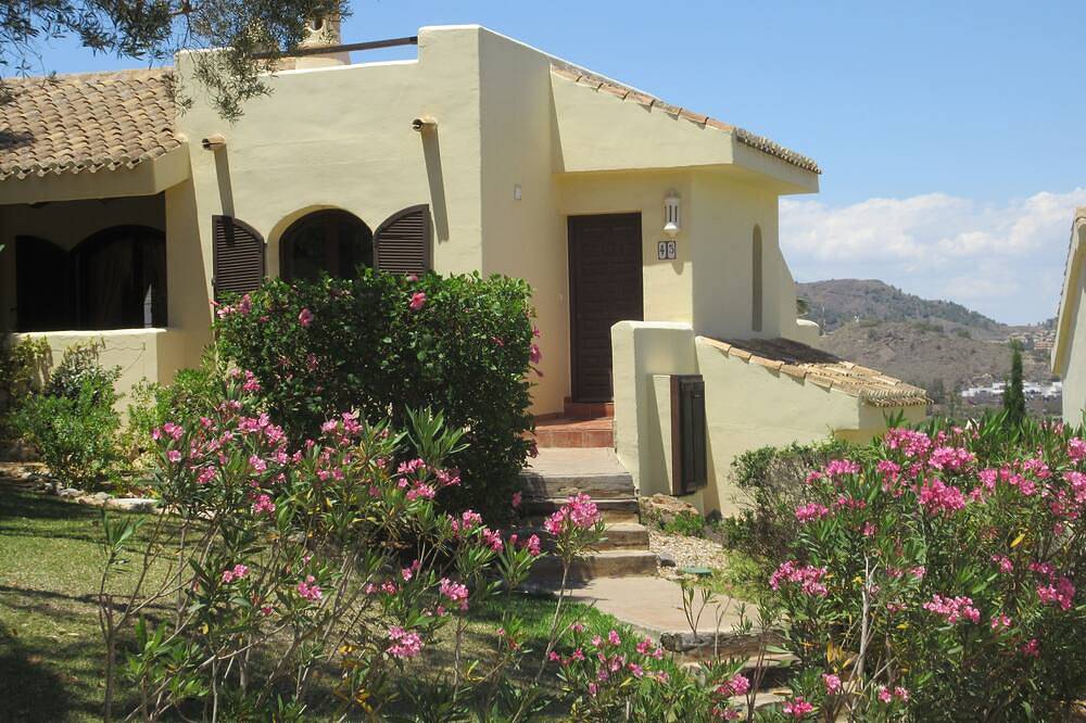 Villa with stunning views,easy access to swimming pool/ beautiful gardens. A/Con in Mar Menor, Costa Cálida