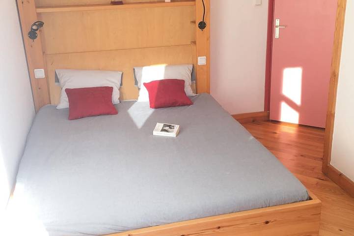 Gîte pour 5 personnes, avec piscine ainsi que terrasse et jardin à Lafarre - 2