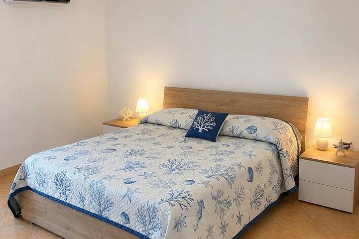 Detached cottage within walking distance of the sea. Ideal for families or several people. in Torre del Greco, Nationalpark Vesuv