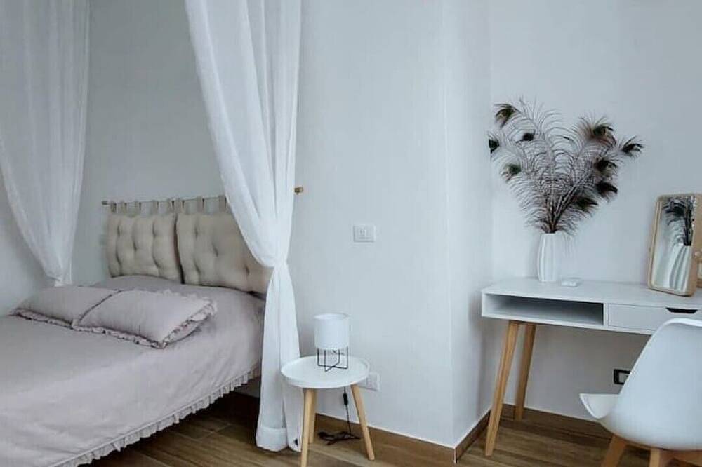 Ganze Wohnung, Enrica apartment, elegant, near the lake historic center free parking in Lovere, Iseosee