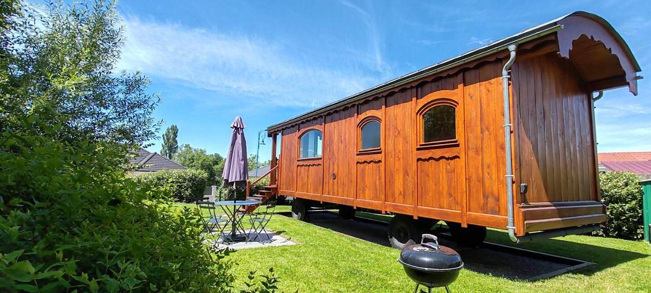 Gîte insolite en Champagne - Roulotte des Cahouriaux in Nanteuil-la-Forêt, Parc naturel régional de la Montagne de Reims