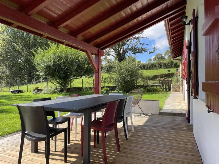 Location de vacances pour 10 personnes, avec terrasse ainsi que piscine et jardin à La Bastide-Clairence - 2