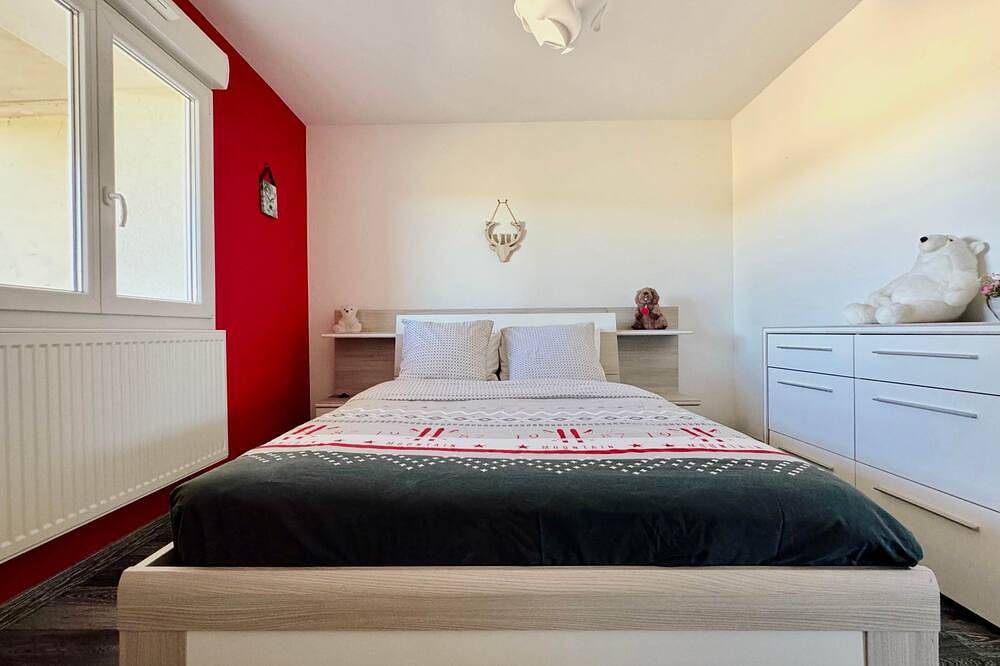 Appartement entier, Le Frontalier Suisse au pied de la Dôle en Rdc in Les Rousses, Parc naturel régional du Haut-Jura