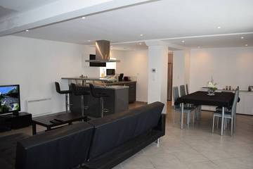 Gîte pour 4 personnes, avec balcon à Juillan