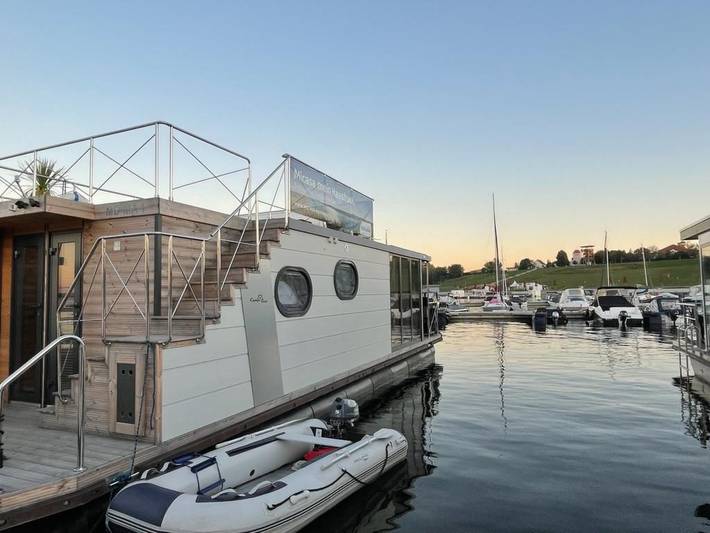 Ferienwohnung für 4 Personen, mit Balkon und Sauna sowie Seeblick in Merseburg