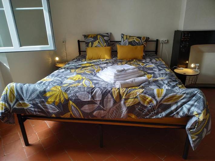 Location de vacances pour 4 personnes, avec vue et terrasse ainsi que jardin et piscine à Pierrerue - 3