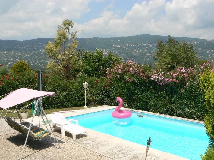 Gîte pour 2 personnes, avec piscine ainsi que vue et jardin à Peymeinade - 3