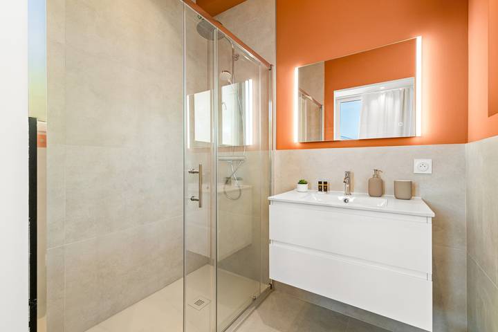 Apartamento entero, 625 Liberation - Lot 1 in Saint-Laurent-du-Var, Costa mediterránea (Francia)